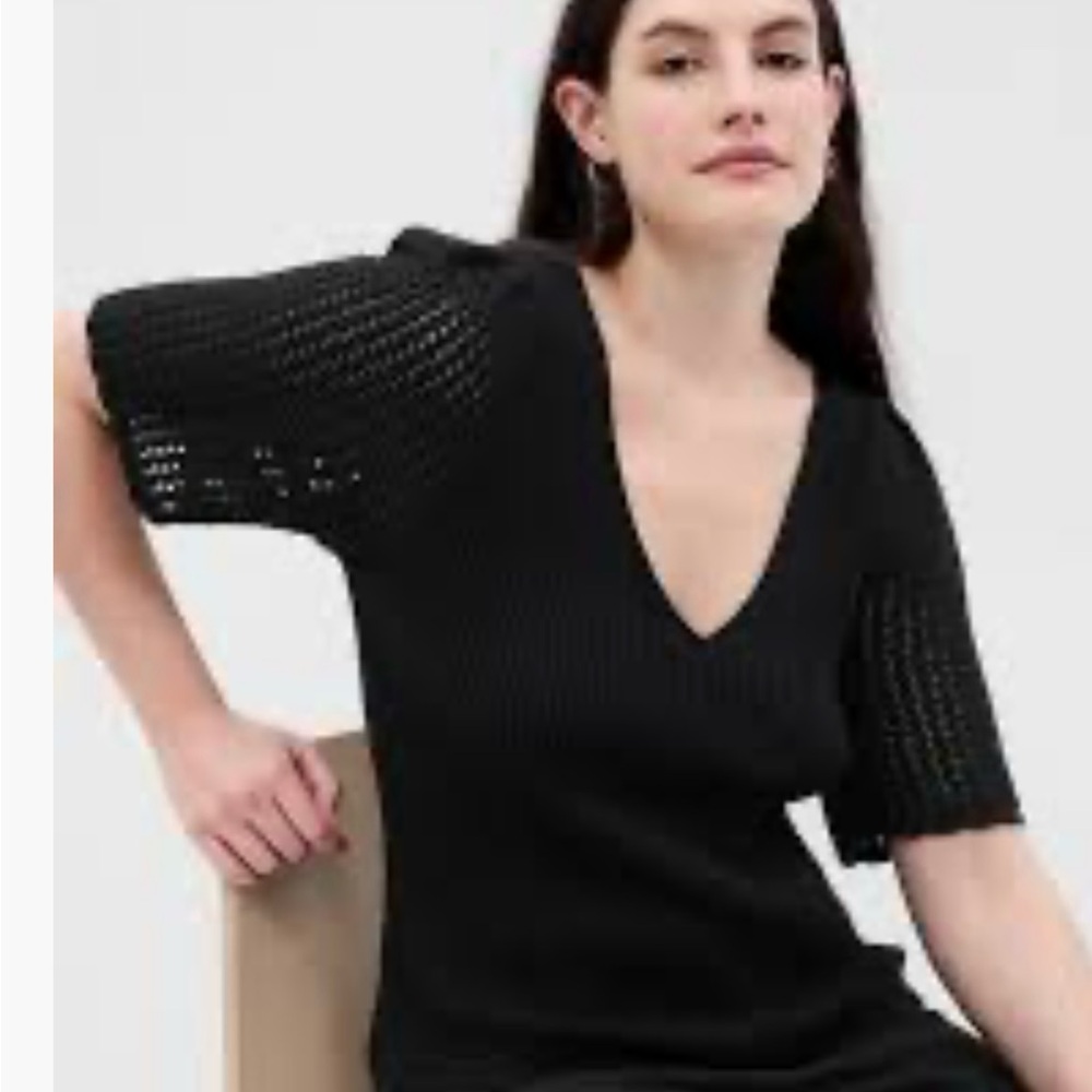 GAP Black Knit V-Neck Sweater
